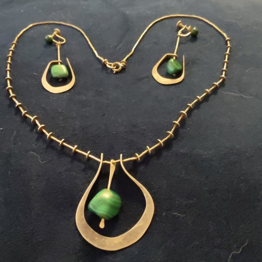 Necklace and earrings set